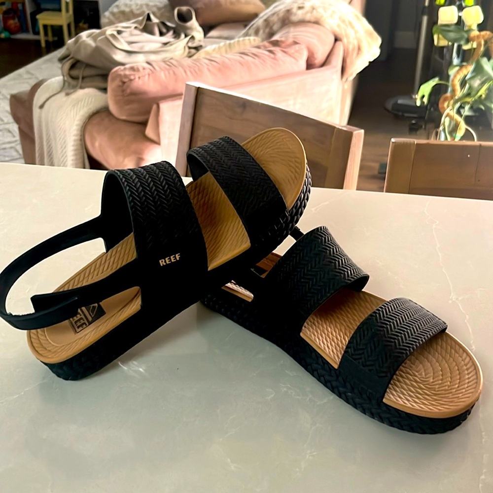 REEF Water Vista NWT Women's Black & Tan Beach Summer Sandals Shoes NEW! Size 8